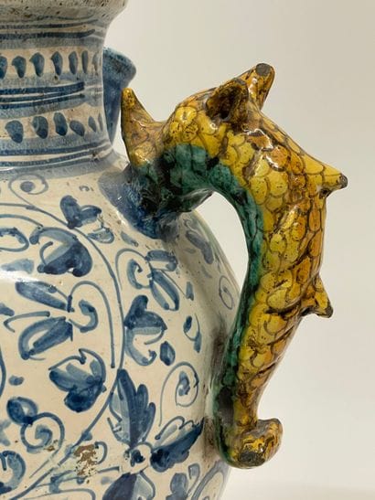 ITALIE, Montelupo.
Paire de grands vases,...
