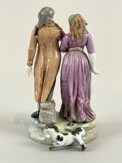 ITALIE, Naples. 
Groupe en porcelaine à décor...