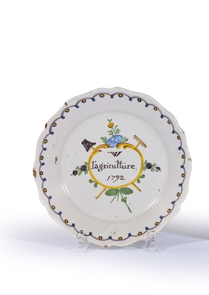NEVERS.
Assiette révolutionnaire à bord contourné...