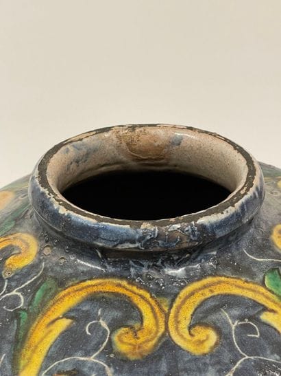 ITALIE, Sicile, Caltagirone. 
Grand vase...