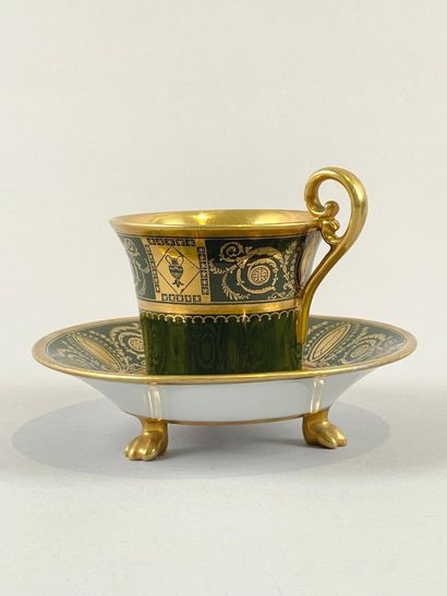 ITALIE, probablement Venise 
Tasse évasée...