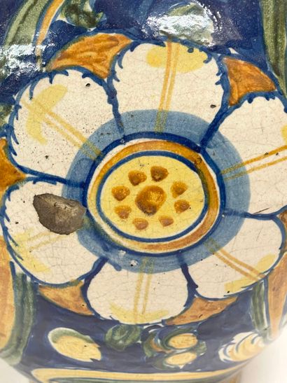 ITALIE, Sicile, Caltagirone. 
Deux vases...