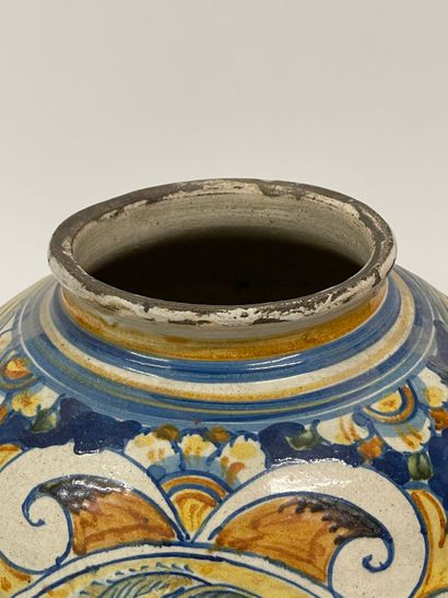 ITALIE, Sicile, Caltagirone. 
Deux vases...