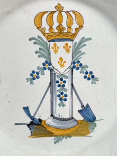 NEVERS.
Assiette révolutionnaire à bord contourné...