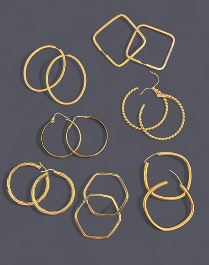 Reunion of seven pairs of 18k (750 thousandths)...