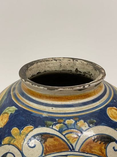 ITALIE, Sicile, Caltagirone. 
Deux vases...