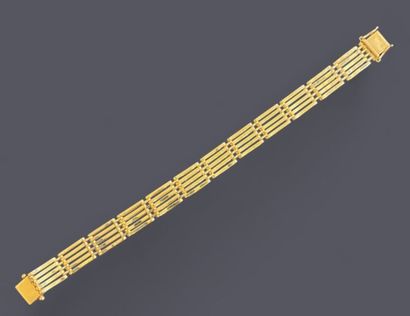 18k (750 thousandths) yellow gold openwork...