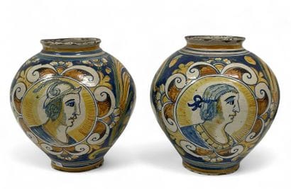 ITALIE, Sicile, Caltagirone. 
Deux vases...