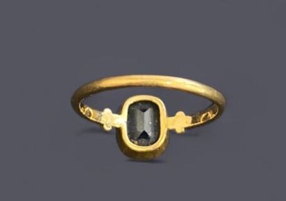18k (750 thousandths) gold ring set with...