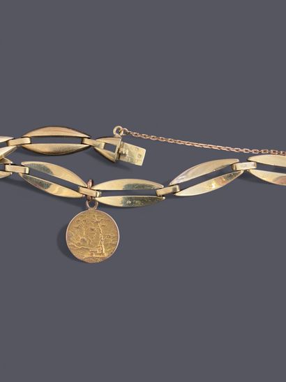18k (750 thousandths) yellow gold openwork...
