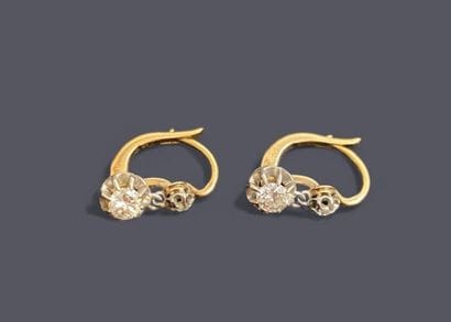 Pair of 18k (750 thousandths) gold tremble...