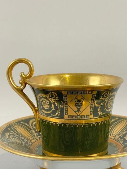 ITALIE, probablement Venise 
Tasse évasée...