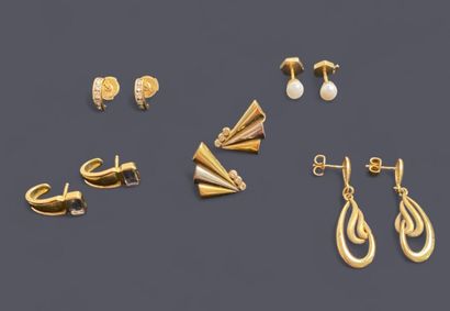 Five pairs of 18k (750 thousandths) gold...