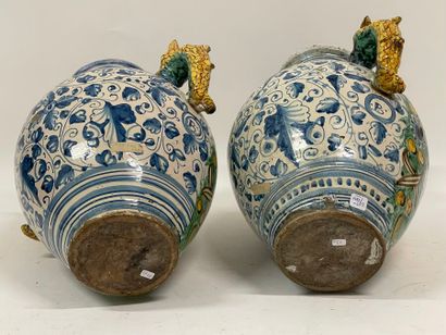 ITALIE, Montelupo.
Paire de grands vases,...