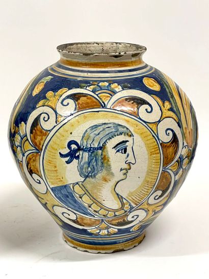 ITALIE, Sicile, Caltagirone. 
Deux vases...