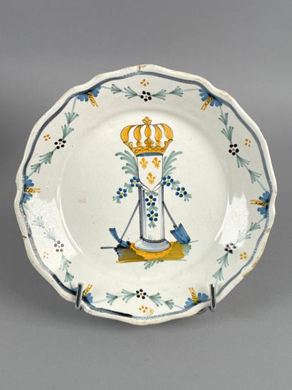 NEVERS.
Assiette révolutionnaire à bord contourné...