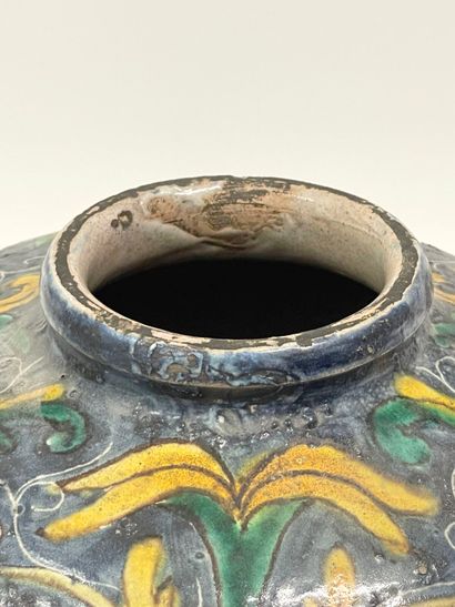 ITALIE, Sicile, Caltagirone. 
Grand vase...