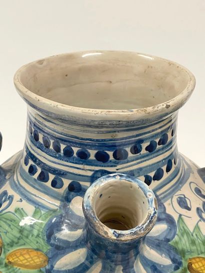 ITALIE, Montelupo.
Paire de grands vases,...