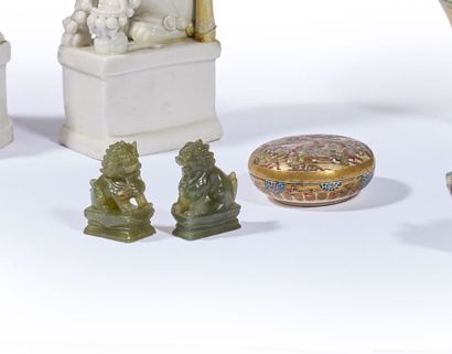 CHINE.
Boîte circulaire couverte en porcelaine...
