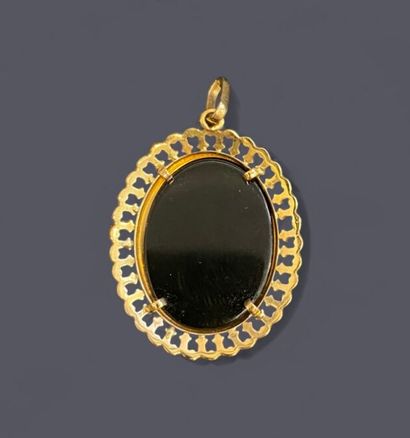 18k (750 thousandths) openwork gold pendant...