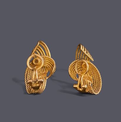 Pair of ear clips in 18k (750 thousandths)...