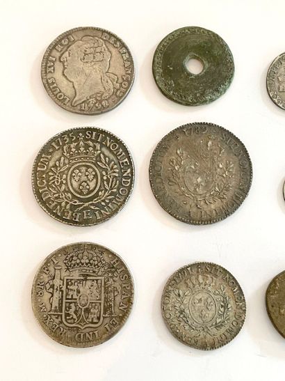 Lot of ten bronze and silver coins including...