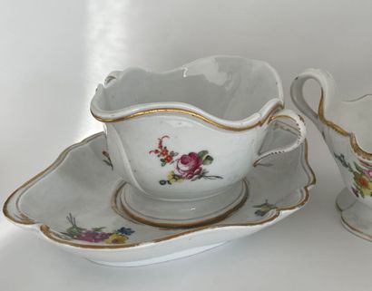 PARIS, MANUFACTURE DE LOCRÉ.
Deux saucières...