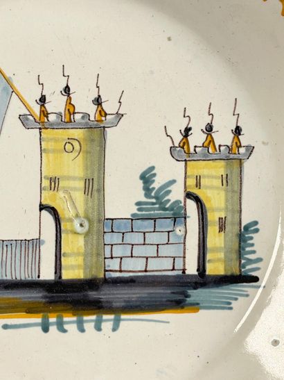 NEVERS.
Assiette à bord contourné, décor...