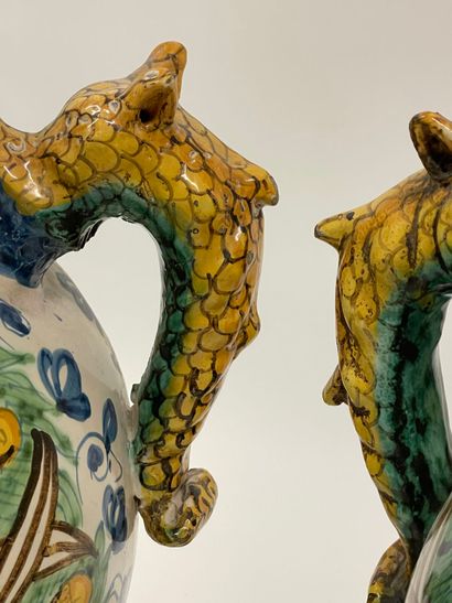 ITALIE, Montelupo.
Paire de grands vases,...