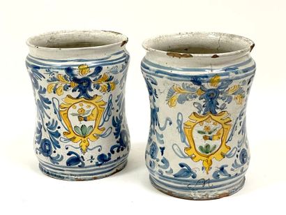 ITALIE, Montelupo.
Deux pots de pharmacie,...