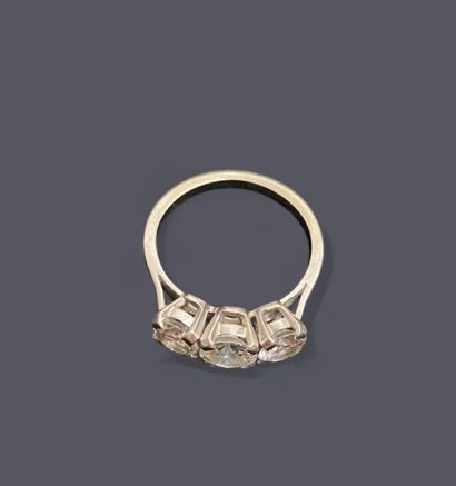 Ring in 18k (750 thousandths) gold and platinum...