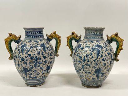 ITALIE, Montelupo.
Paire de grands vases,...