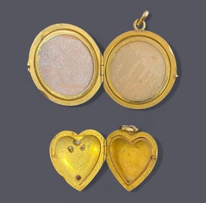 Set of two 18k (750 thousandths) gold keepsake...