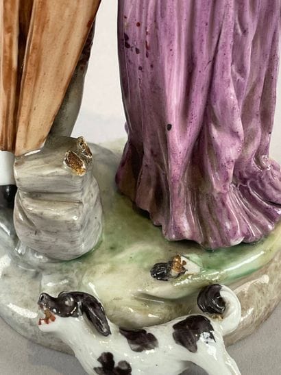ITALIE, Naples. 
Groupe en porcelaine à décor...