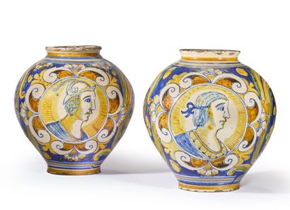 ITALIE, Sicile, Caltagirone. 
Deux vases...