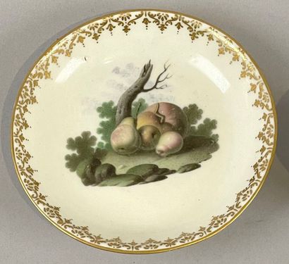 ITALIE, Capodimonte.
Tasse gobelet à décor...