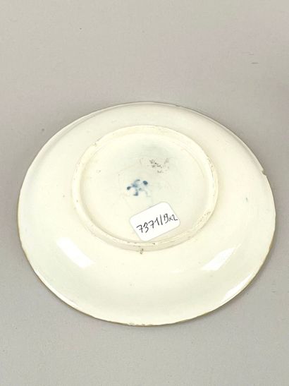 ITALIE, Capodimonte.
Tasse gobelet à décor...