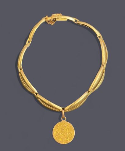 18k (750 thousandths) yellow gold openwork...