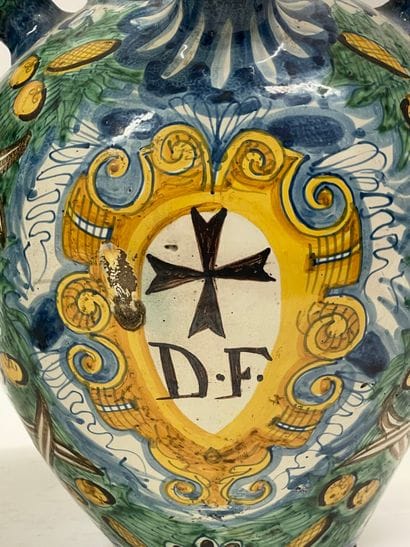 ITALIE, Montelupo.
Paire de grands vases,...