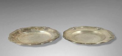 Deux plats circulaires polylobés en argent...