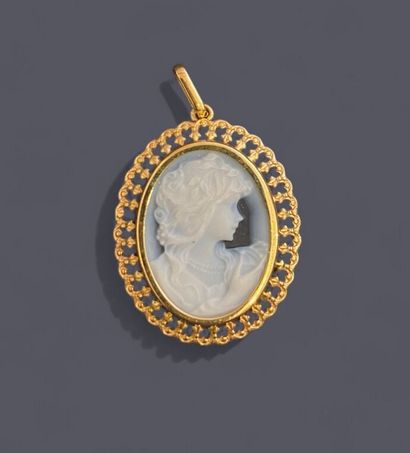 18k (750 thousandths) openwork gold pendant...