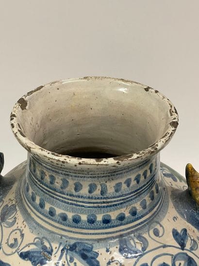 ITALIE, Montelupo.
Paire de grands vases,...