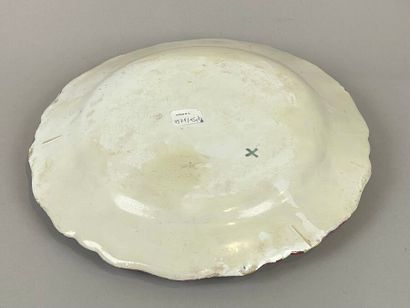 Deux assiettes en faïence, décor en trompe-l'œil,...