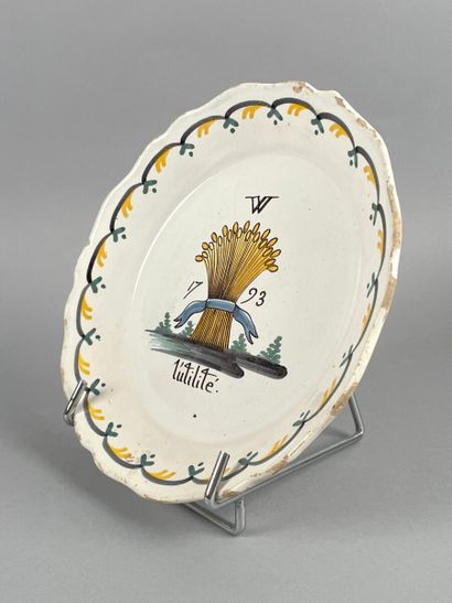 NEVERS.
Assiette révolutionnaire à bord contourné...