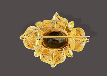 14k (585 thousandths) yellow gold brooch...