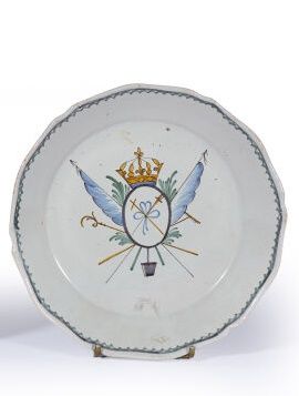 NEVERS.
Assiette révolutionnaire à bord contourné...
