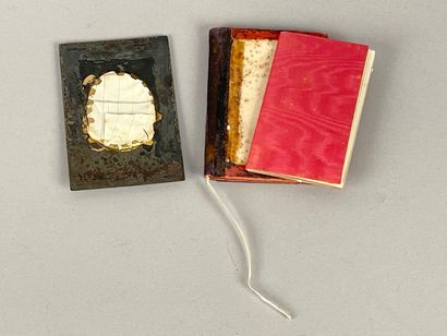 France, 19th century.
Small rectangular ball...
