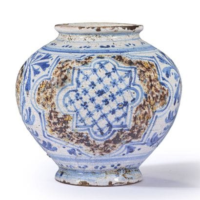 ITALIE, Sicile, Caltagirone 
Vase boule décoré...