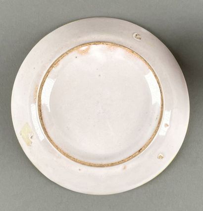 MOUSTIERS.
Tasse litron et sa sous-tasse...