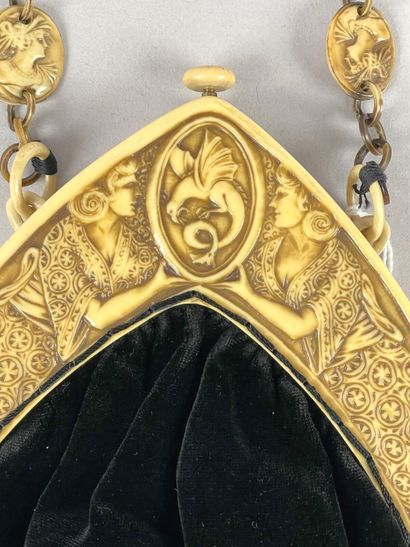 Handbag, Europe, circa 1920.
Purse-shaped...